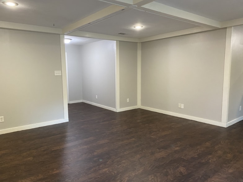 Building Photo - 6408 Belair Dr