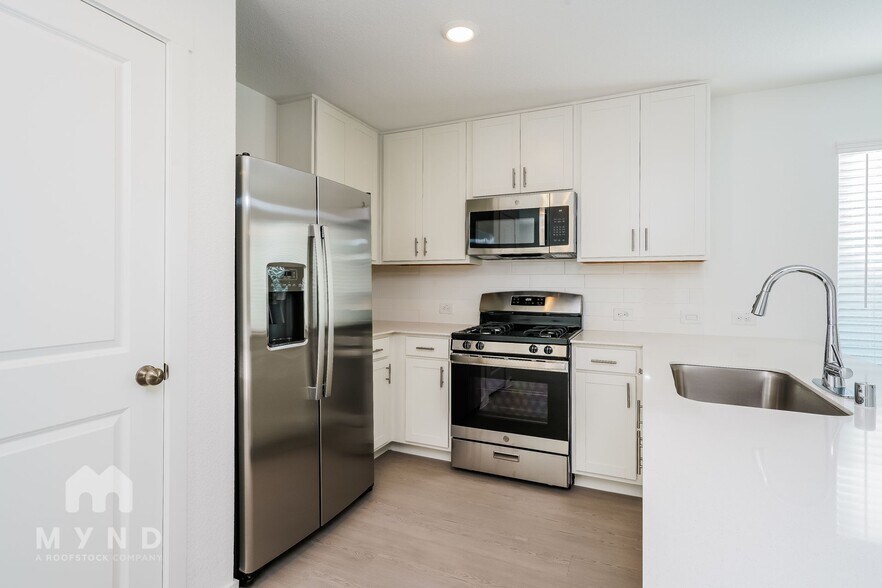 Building Photo - 2749 Ctr Crk Ln