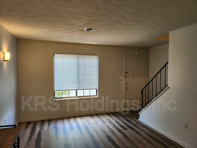 Building Photo - 211 S Waverley St