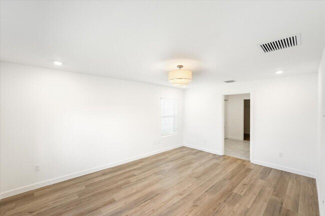 Building Photo - 6362 Windwood Wy