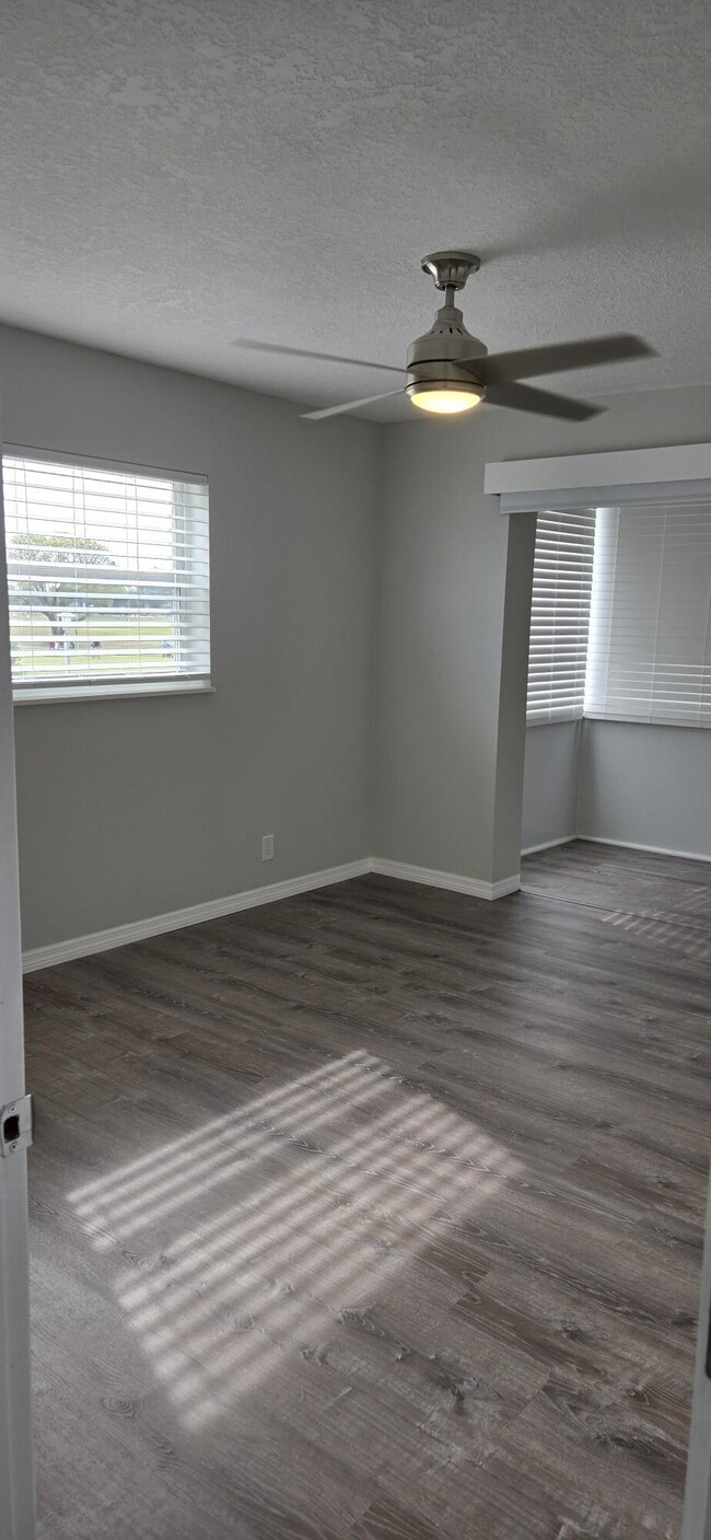 Building Photo - 192 Normandy Ln