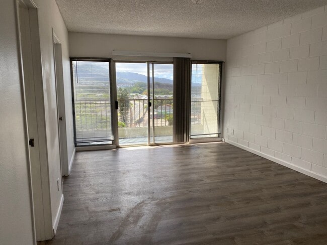 Building Photo - Freshly renovated, Wailuku - 2 bedrooms, 1.5 baths