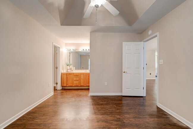 Master - 4 Creekbend Ct