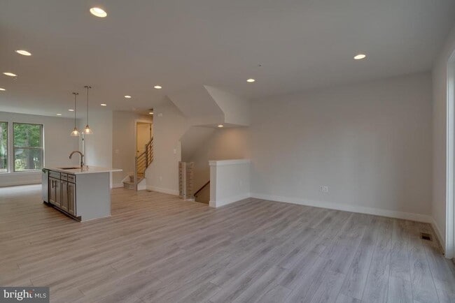 Building Photo - 5102 Oakmoore Dr