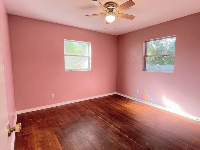 Building Photo - 2611 Pembrook Dr