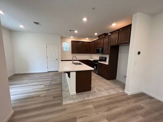 Building Photo - Beautiful 3 Bedroom Enclave at Folsom Ranch Home!