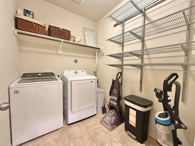 Building Photo - 6818 Pear Point Ln