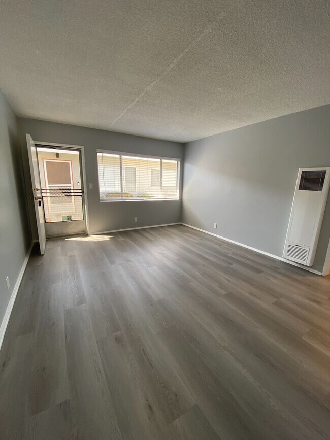 Building Photo - w651