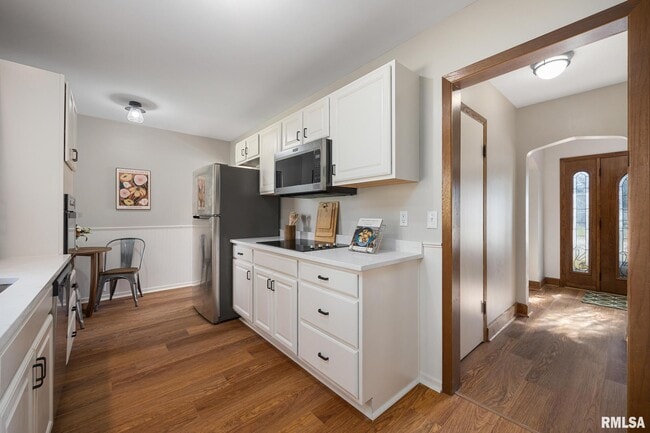 Building Photo - 205 W Glen Ave