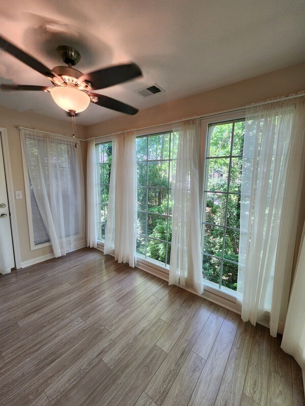 Building Photo - 807 Country Park Dr