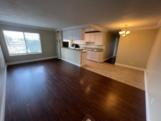 Building Photo - 1/2 off 1st month's rent! 2 Bedroom, 2 Bath & 2 Parking Spaces.