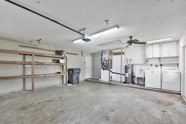 Building Photo - 2480 Windsor Rd