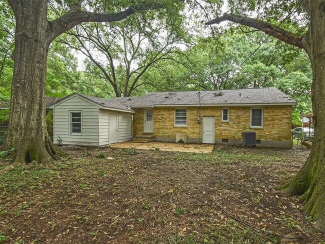 Building Photo - Updated 3 bed, 1.5 bath near U of M.