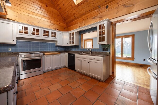 Building Photo - 2169 Green Bay Loop