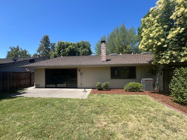 Building Photo - 7489 Maple Tree Wy