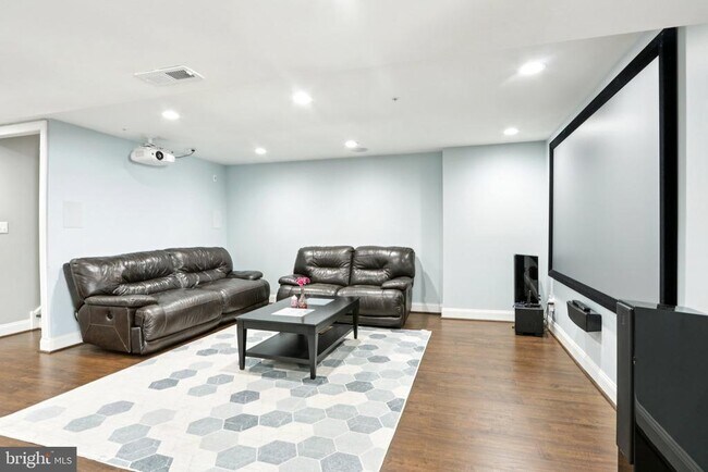 Building Photo - 1035 Thorndale Dr