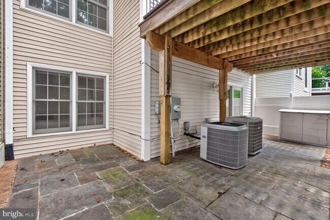 Building Photo - 11432 Cedar Ridge Dr