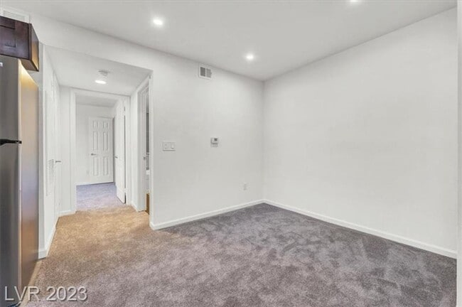 Building Photo - Stunning condo in Henderson!
