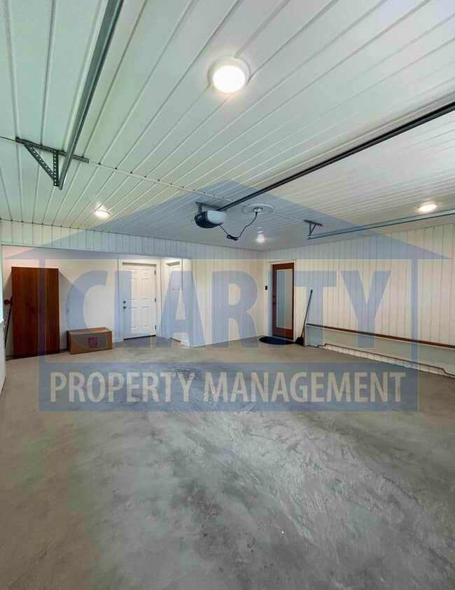 Building Photo - Charming 3-Bedroom Home in Central Cleveland