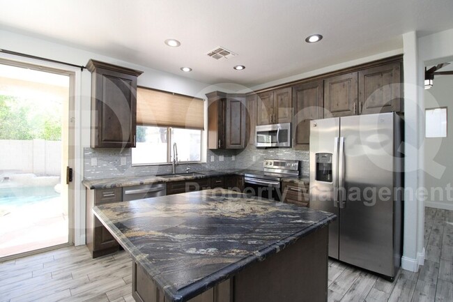 Building Photo - 563 E Krista Way