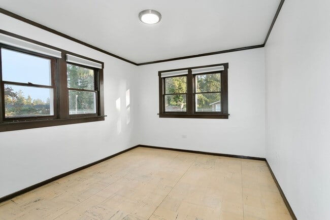 Building Photo - 3 bd 1 bath home