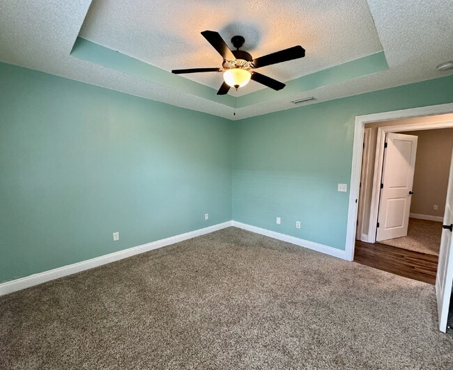Building Photo - Beautiful Brick 3/2 in popular neighborhood!