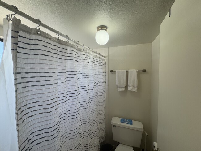 Building Photo - 5518 E Lindstrom Ln