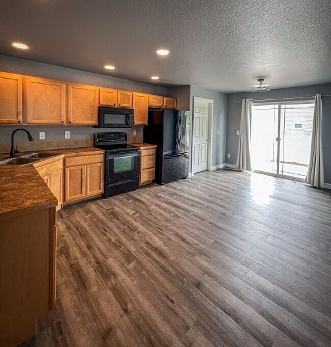 Building Photo - Spacious 3-Bedroom Home with Fenced Yard in Wellington – Available August 4th