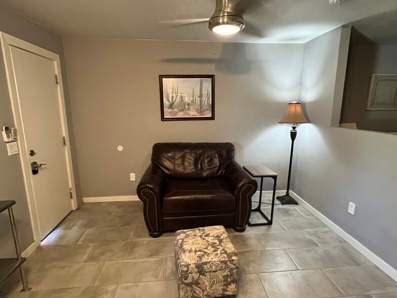 Building Photo - 496 W Mohave St