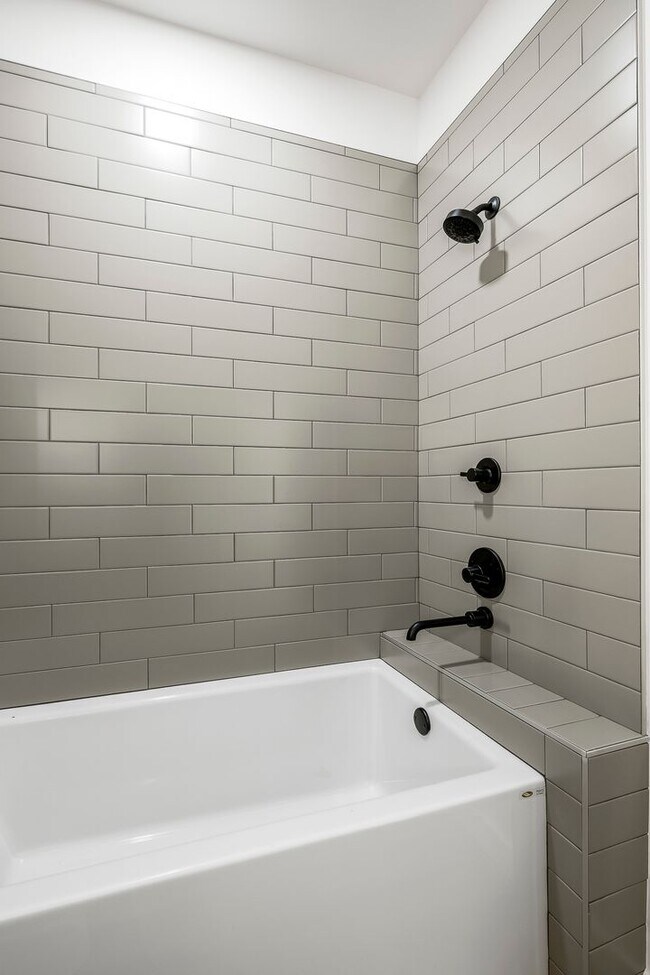 Building Photo - ***949 SE 10th Street***