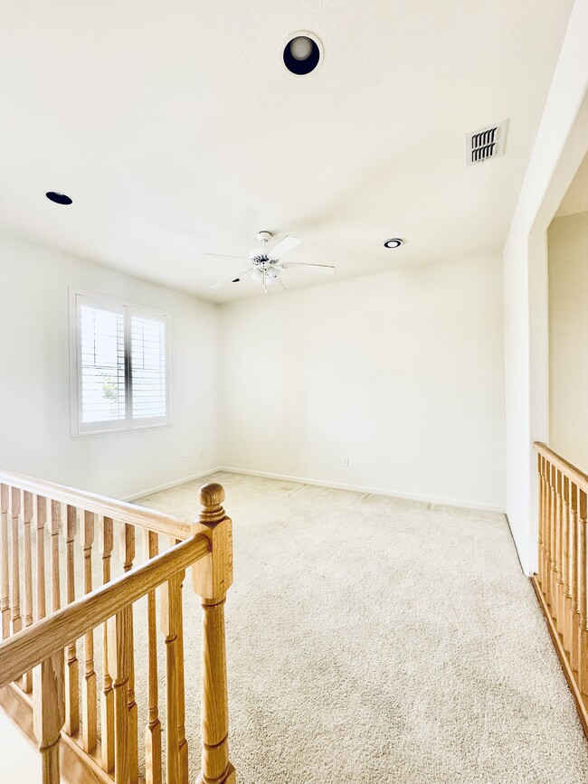 Building Photo - 25705 Crestfield Dr