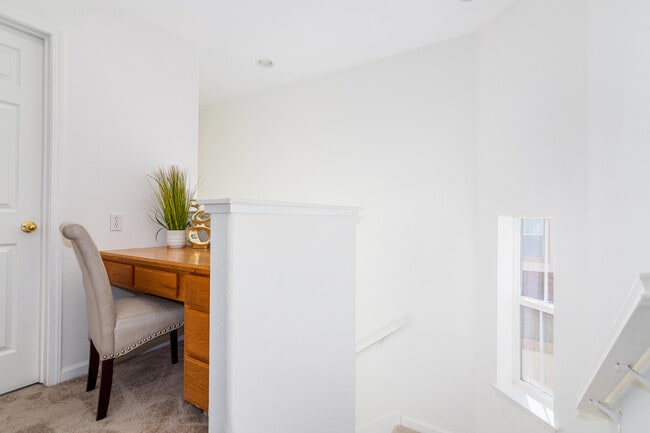 Building Photo - 411 Canyon Ct