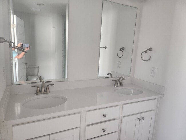 Building Photo - 12 Redbird Lp