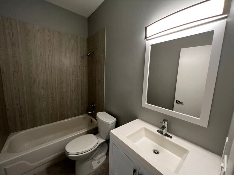 Building Photo - 629 Clara Ave