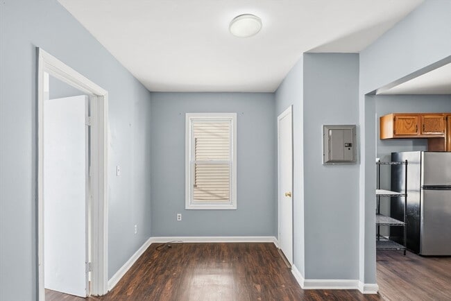 Building Photo - 391 Rivet St