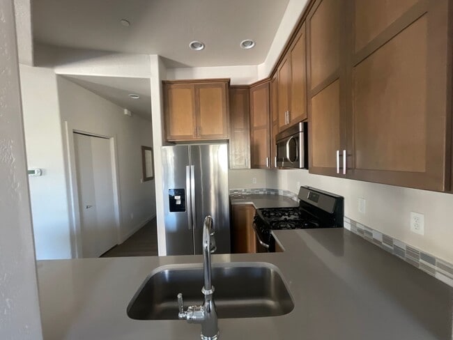 Building Photo - Beautiful 2bd/2bth Located at Meadowbrook ...
