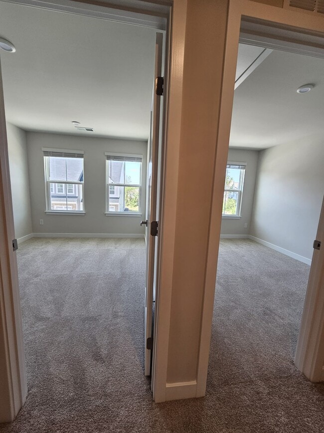 Building Photo - 336 Lograto Ln