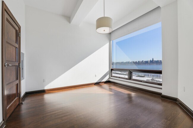 Building Photo - 9 Somerset Ln