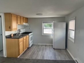 Kitchen - 52 Hawley Ave