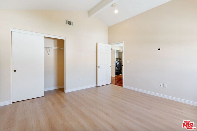 Building Photo - 2020 Penmar Ave