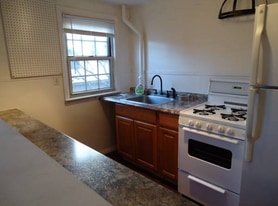 Building Photo - 16 Melrose St