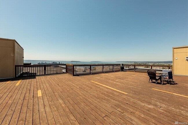 rooftop deck - 2824 Grand Ave