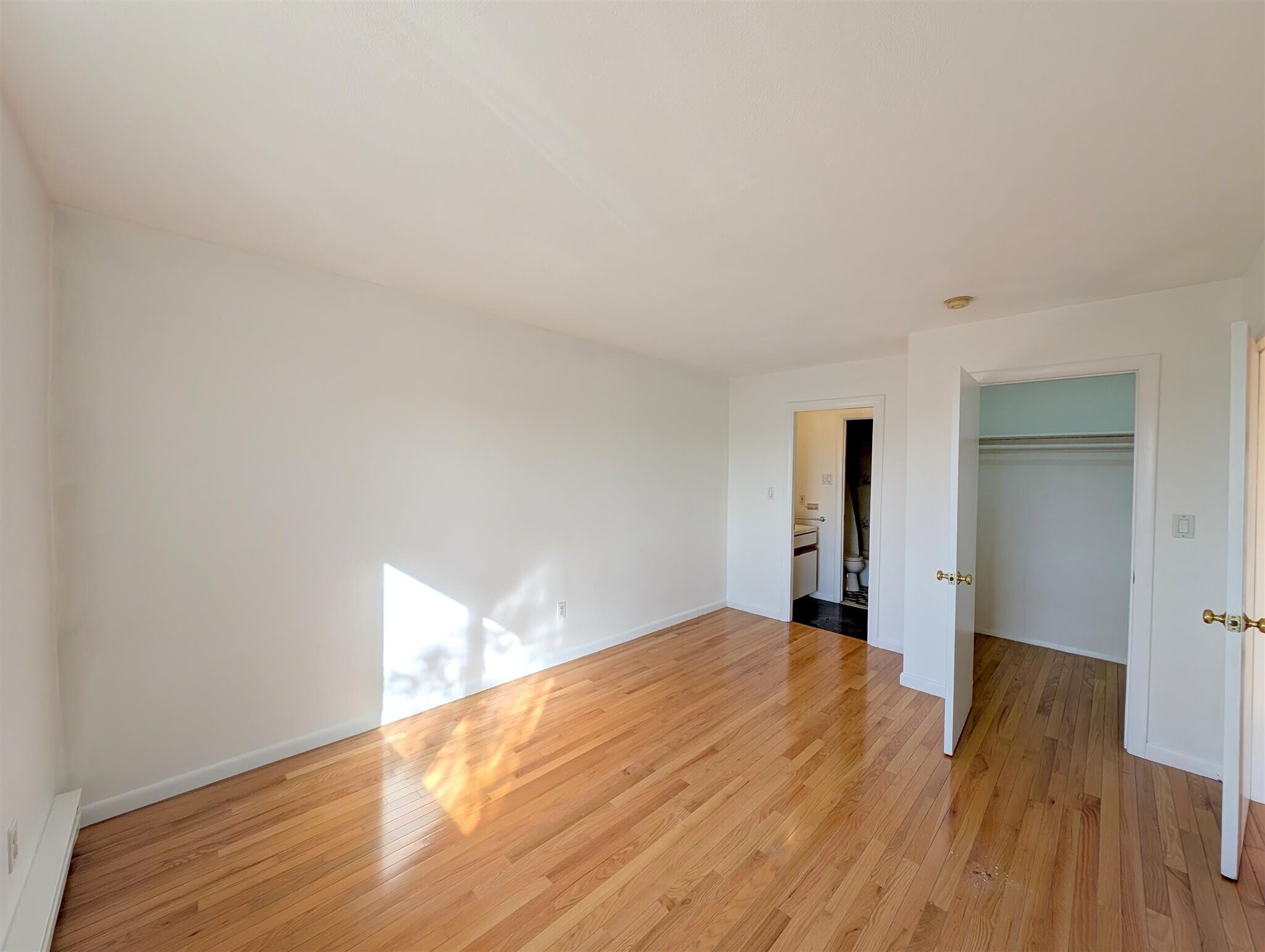 Building Photo - 10 Roberts St