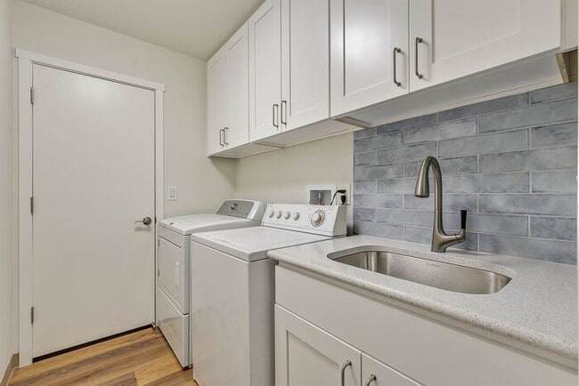 Building Photo - Single Level Ranch Style Home in Singing Woods!