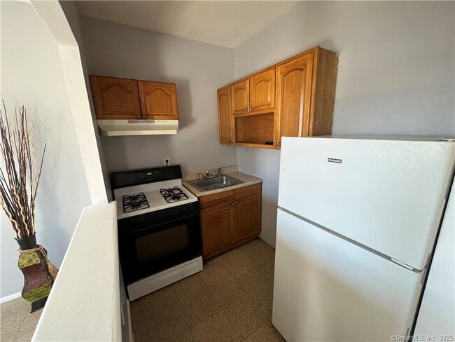 Building Photo - 708 Hallett St