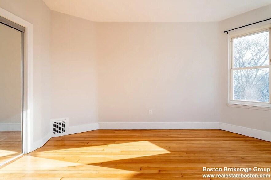 Building Photo - 33 Edison Grn