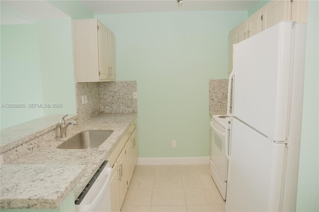 Building Photo - 2665 SW 37th Ave