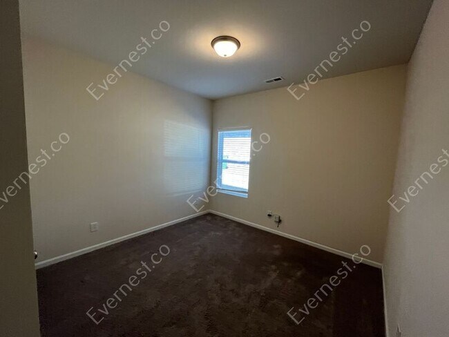 Building Photo - 136 Fernhill Dr NW