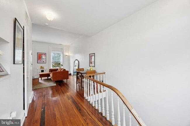 Building Photo - 1731 Bainbridge St