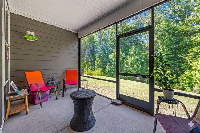 Building Photo - Amenity-Rich Neighborhood!